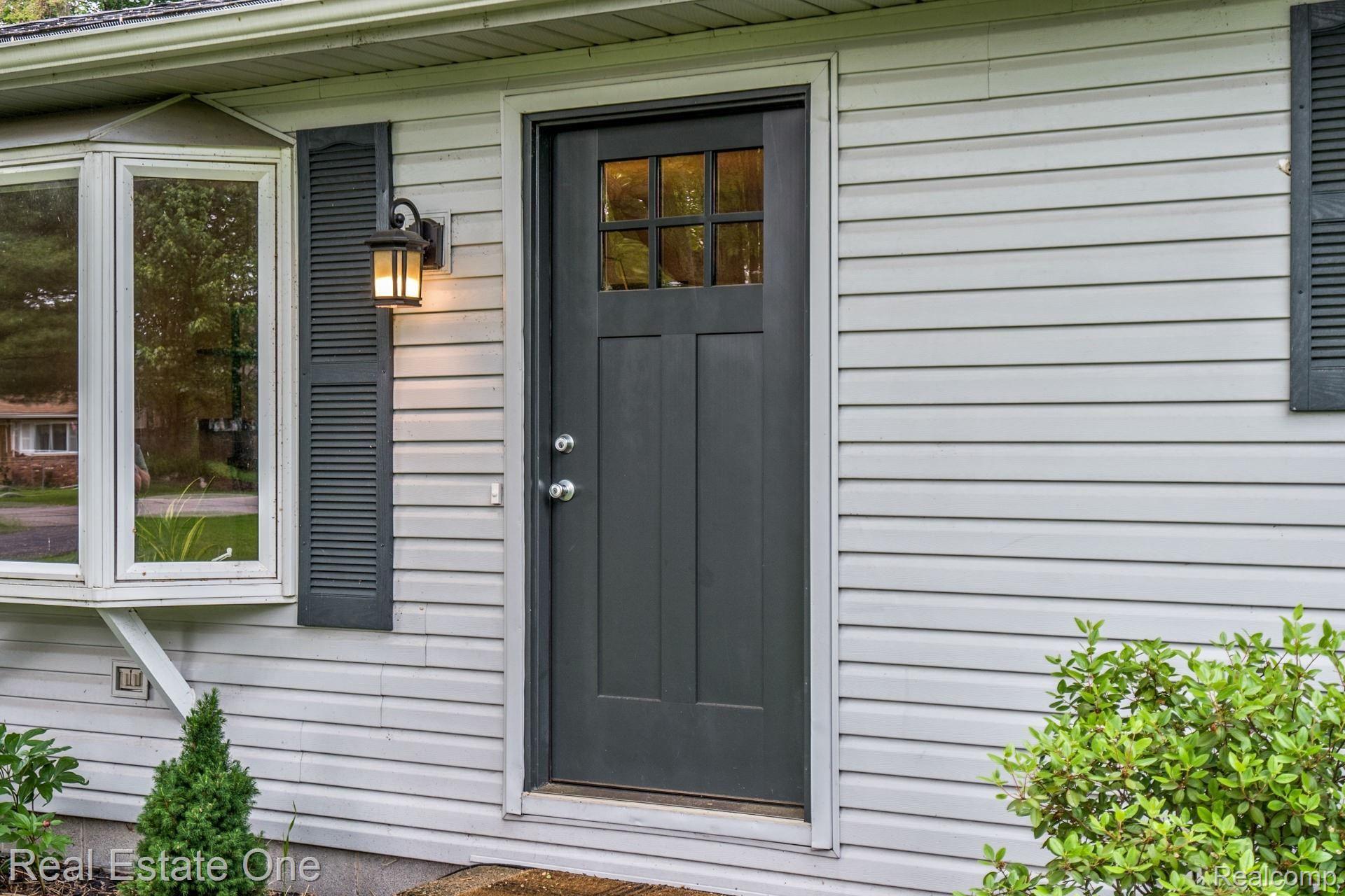 2350 Emmons Avenue Rochester, MI 48307 - Photo 19 of 29 2350-Emmons-Ave-04.jpg