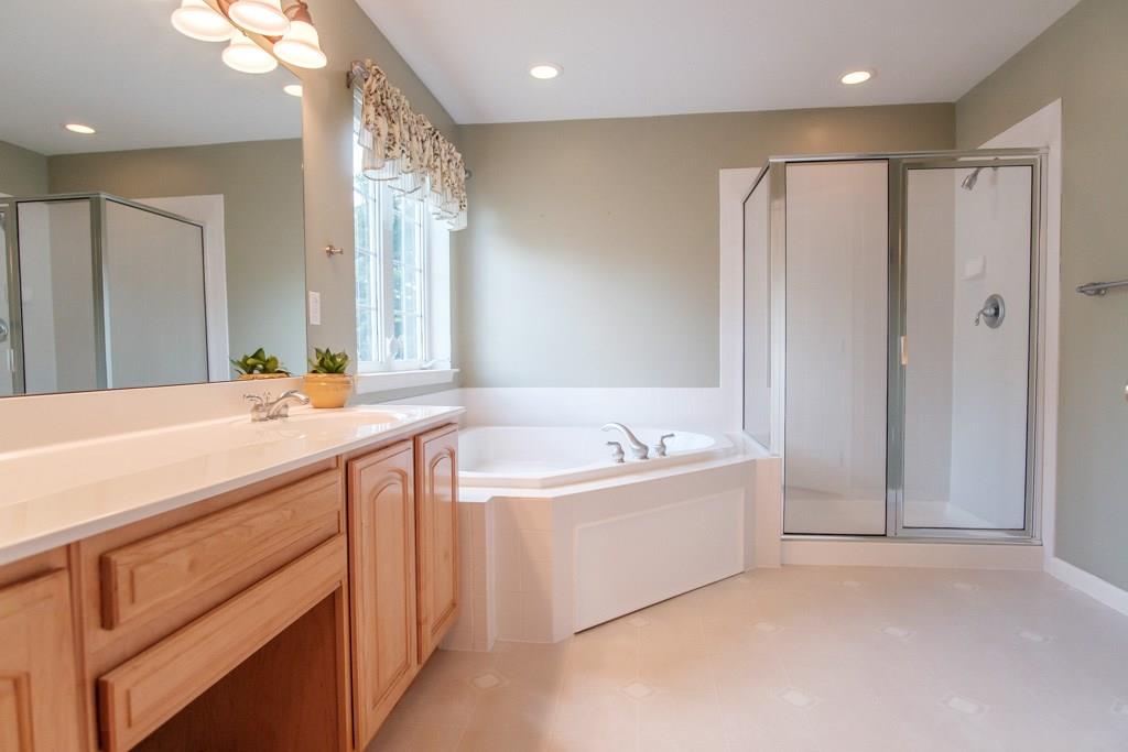 326 Buffalo Ridge Road Canonsburg, PA 15317 - Photo 13 of 25 The master bathroom has all the features you want and need.......