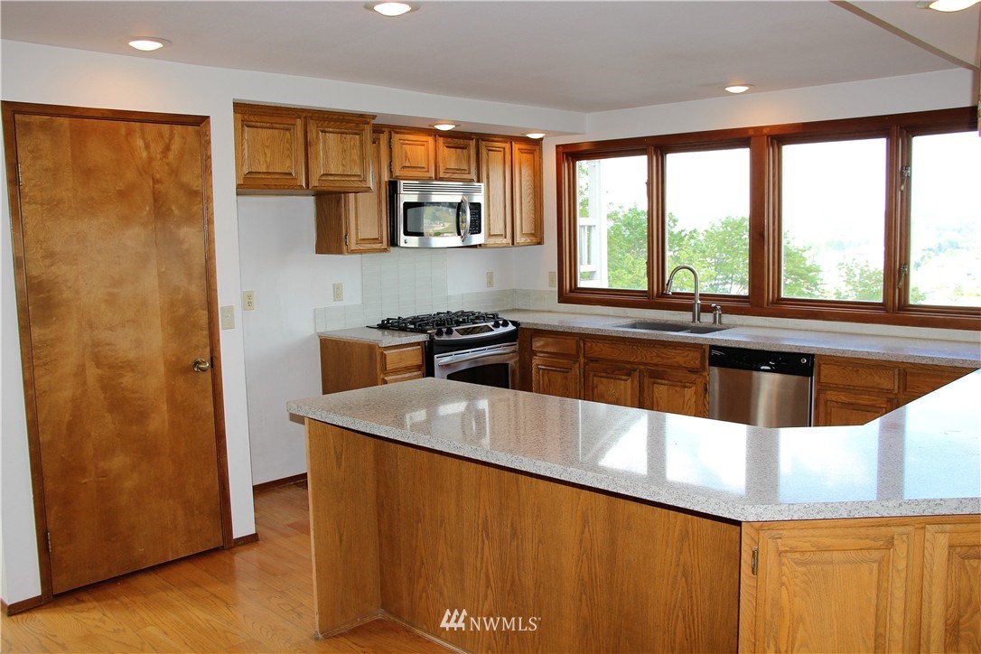 617 Cedar Avenue South Renton, WA 98057 - Photo 12 of 22 Gallery Image 12
