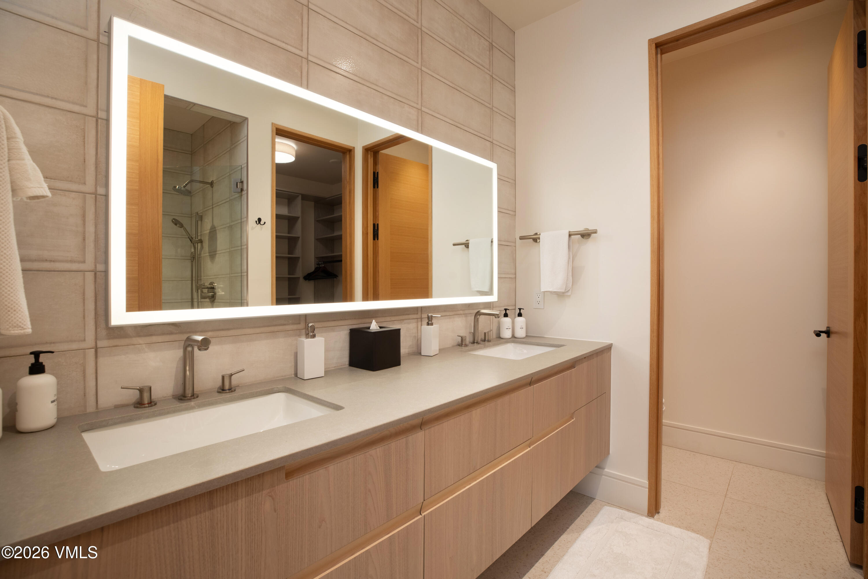 670 West Forest Road Vail, CO 81657 - Photo 12 of 34 2508_670_forest_interior_bath02
