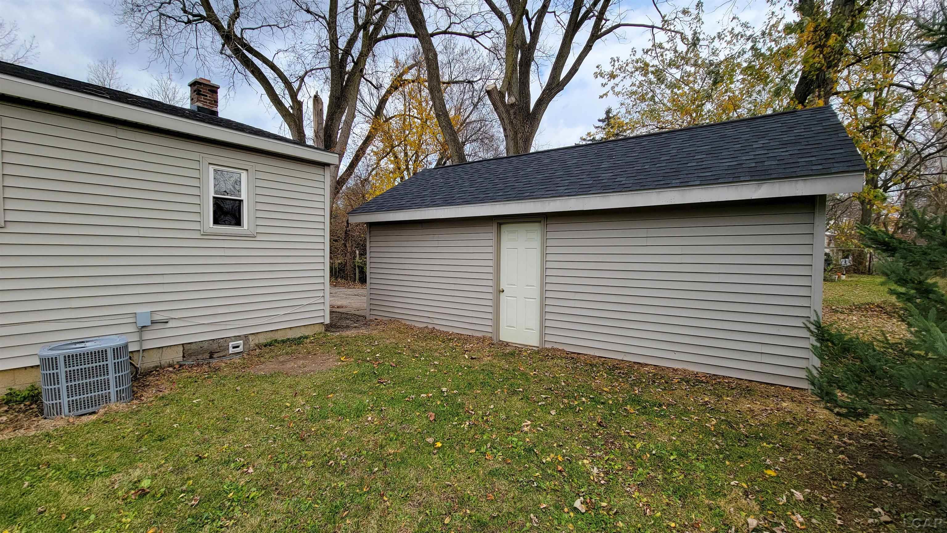 1205 West Carleton Road Adrian, MI 49221 - Photo 17 of 17 50095304-16.JPG