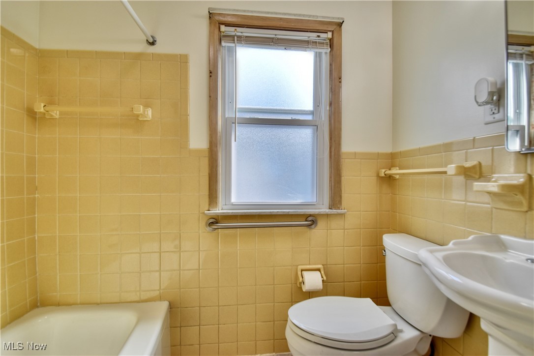 1132 Lander Road Cleveland, OH 44124 - Photo 18 of 46