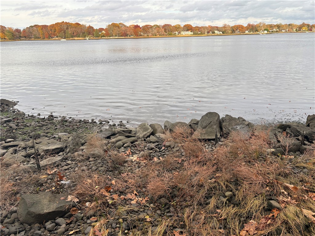 351 County Road Barrington, RI 02806 - Photo 2 of 6