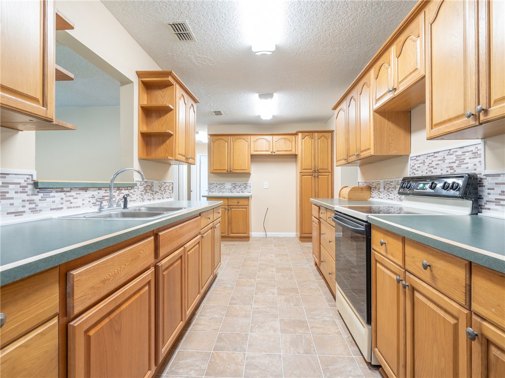 1022 Noah Road Jacksonville, FL 32218 - Photo 8 of 23 Gallery Image 8