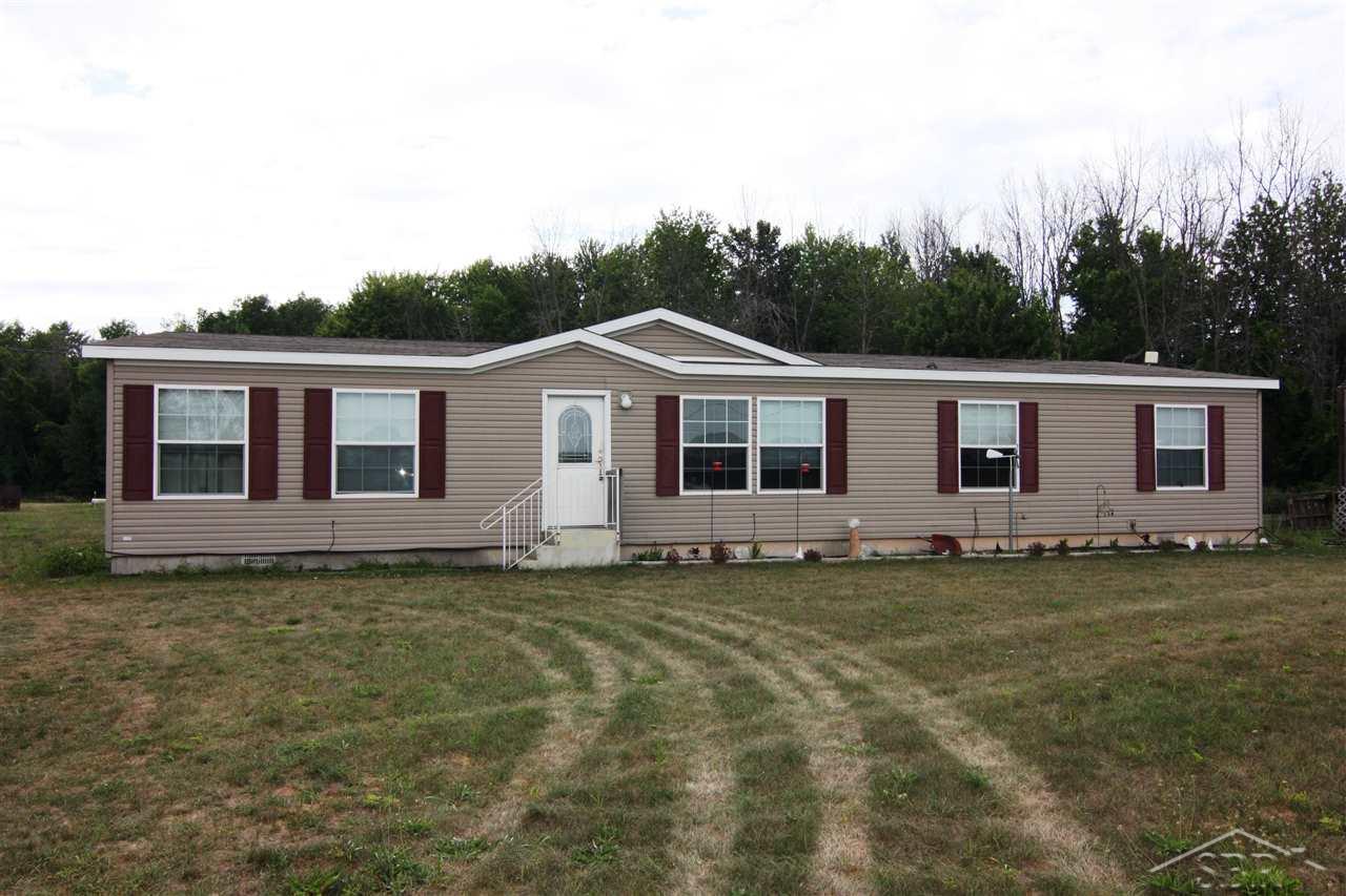 5522 Deep River Road Pinconning, MI 48650 - Photo 1 of 13 31300044.JPG