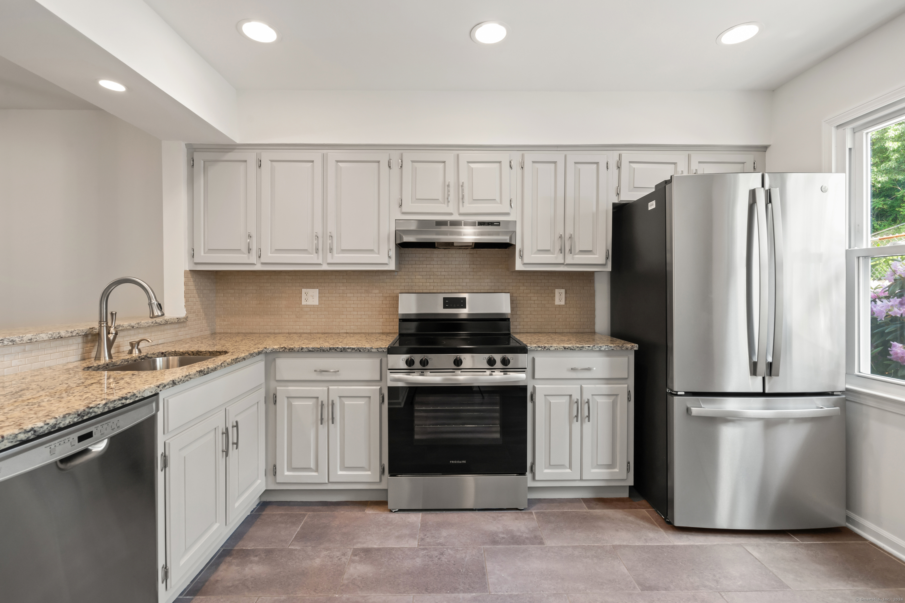 55 Mill Plain Road, Unit 172 Danbury, CT 06811 - Photo 1 of 1