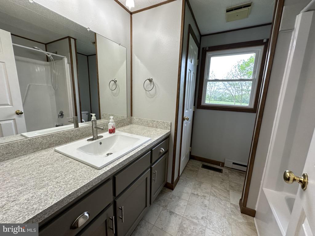 3027 Crottlestown Road Chambersburg, PA 17202 - Photo 11 of 19 Full Bath
