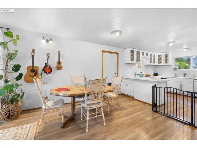 $325,000 | 2305 7th Street, Tillamook, OR 97141