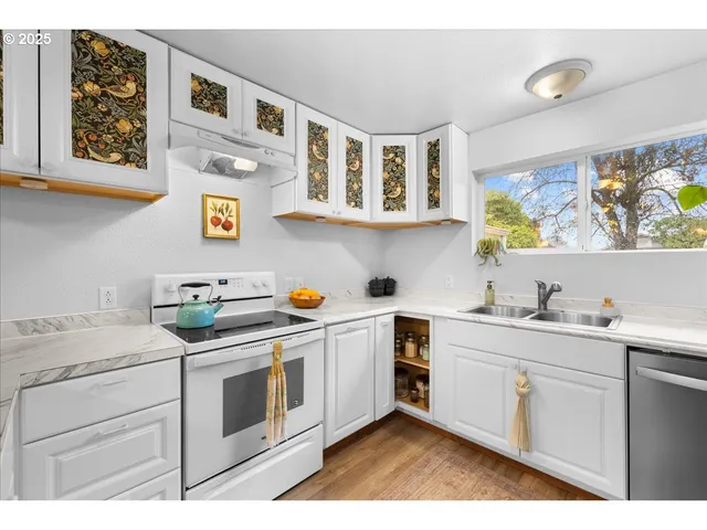 $325,000 | 2305 7th Street, Tillamook, OR 97141