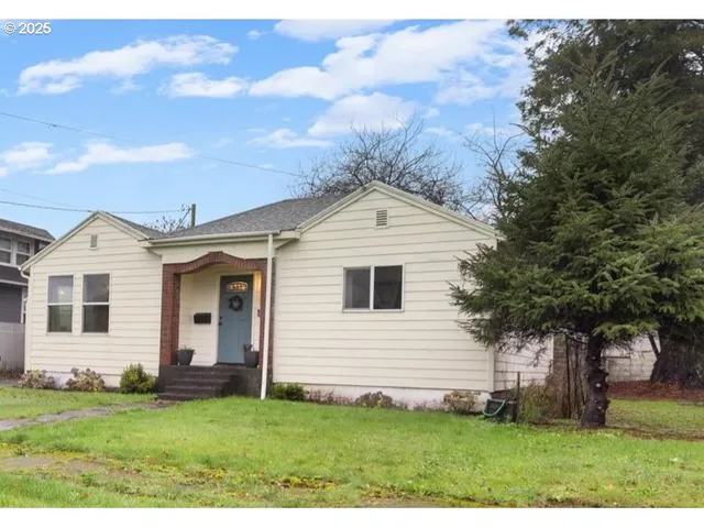 $325,000 | 2305 7th Street, Tillamook, OR 97141