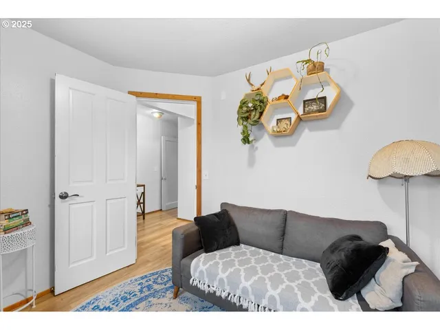 $325,000 | 2305 7th Street, Tillamook, OR 97141