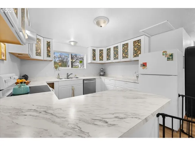 $325,000 | 2305 7th Street, Tillamook, OR 97141