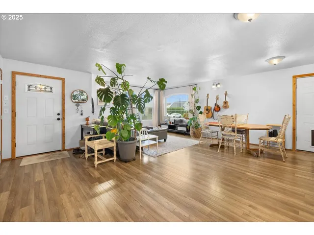 $325,000 | 2305 7th Street, Tillamook, OR 97141