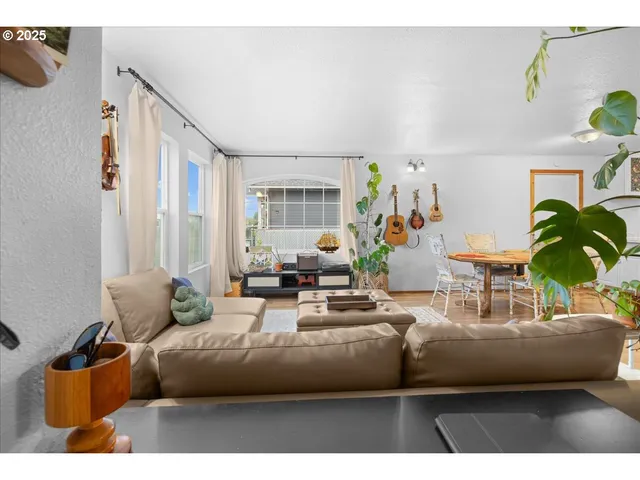 $325,000 | 2305 7th Street, Tillamook, OR 97141