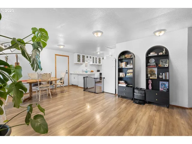 $325,000 | 2305 7th Street, Tillamook, OR 97141