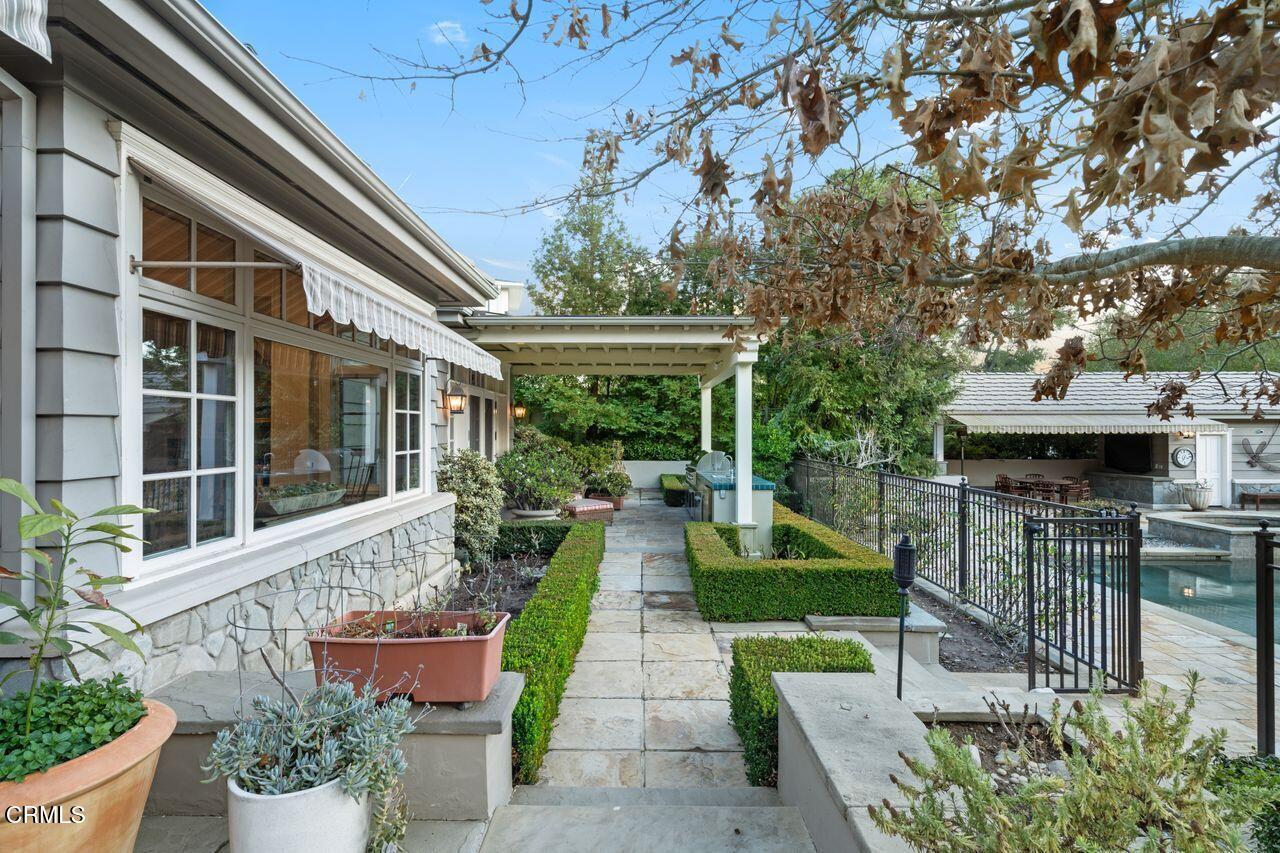 520 Georgian Road La Canada Flintridge, CA 91011 - Photo 51 of 75 16_11655188_176488_176488-EI-116