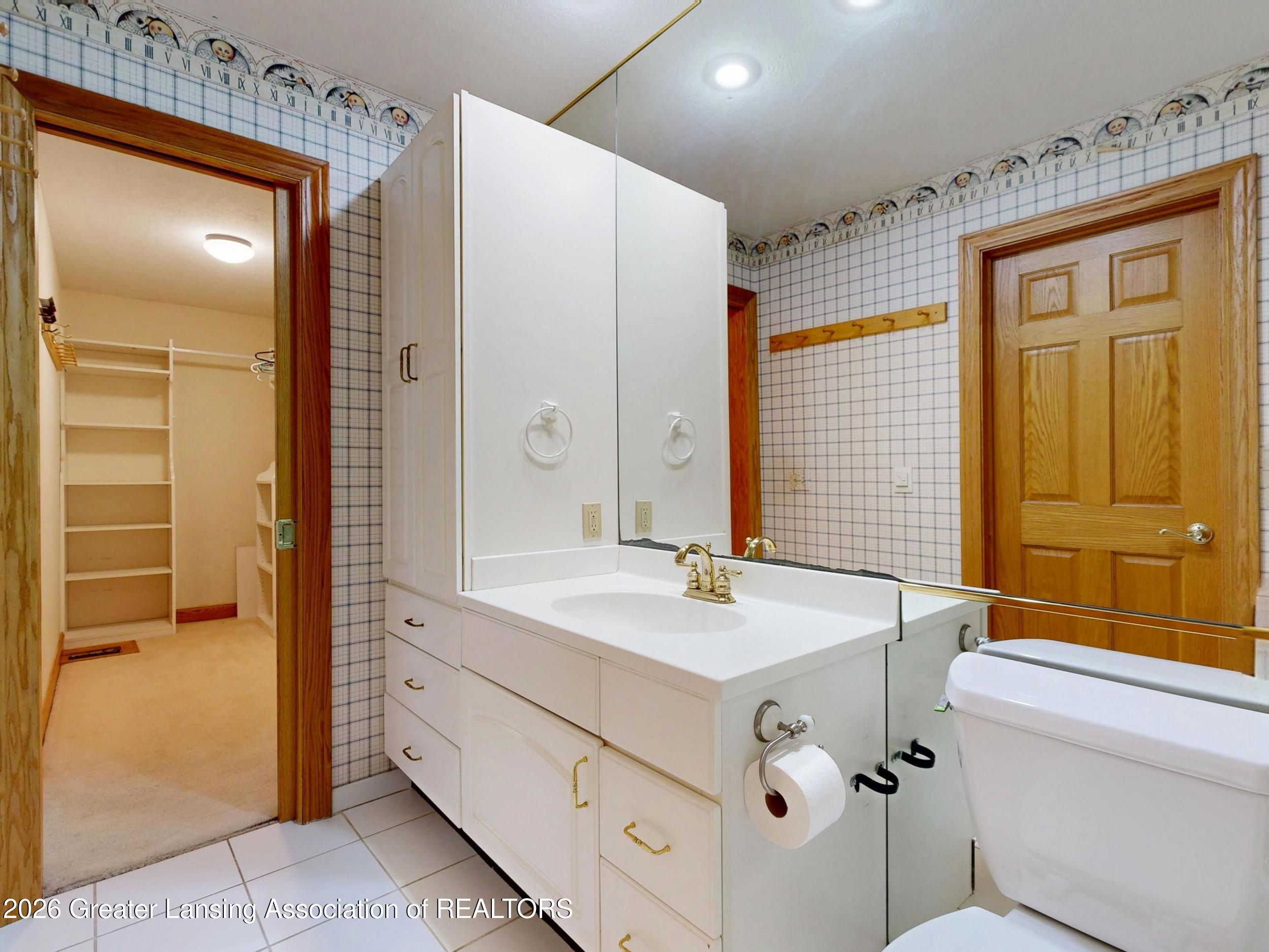 6464 Lounsbury Road Williamston, MI 48895 - Photo 38 of 92 Jack and Jill Bath
