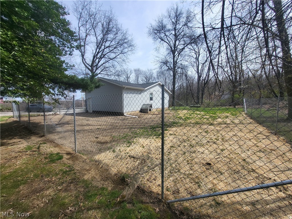 3260 Mogadore Road Akron, OH 44312 - Photo 13 of 20 View of yard