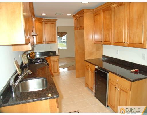 40 West Knollwood Road Edison, NJ 08817 - Photo 4 of 6