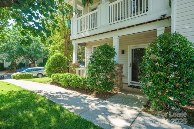 a view of a house with backyard and porch