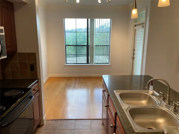 $1,850 | 7701 Rialto Boulevard, Unit 822, Austin, TX 78735