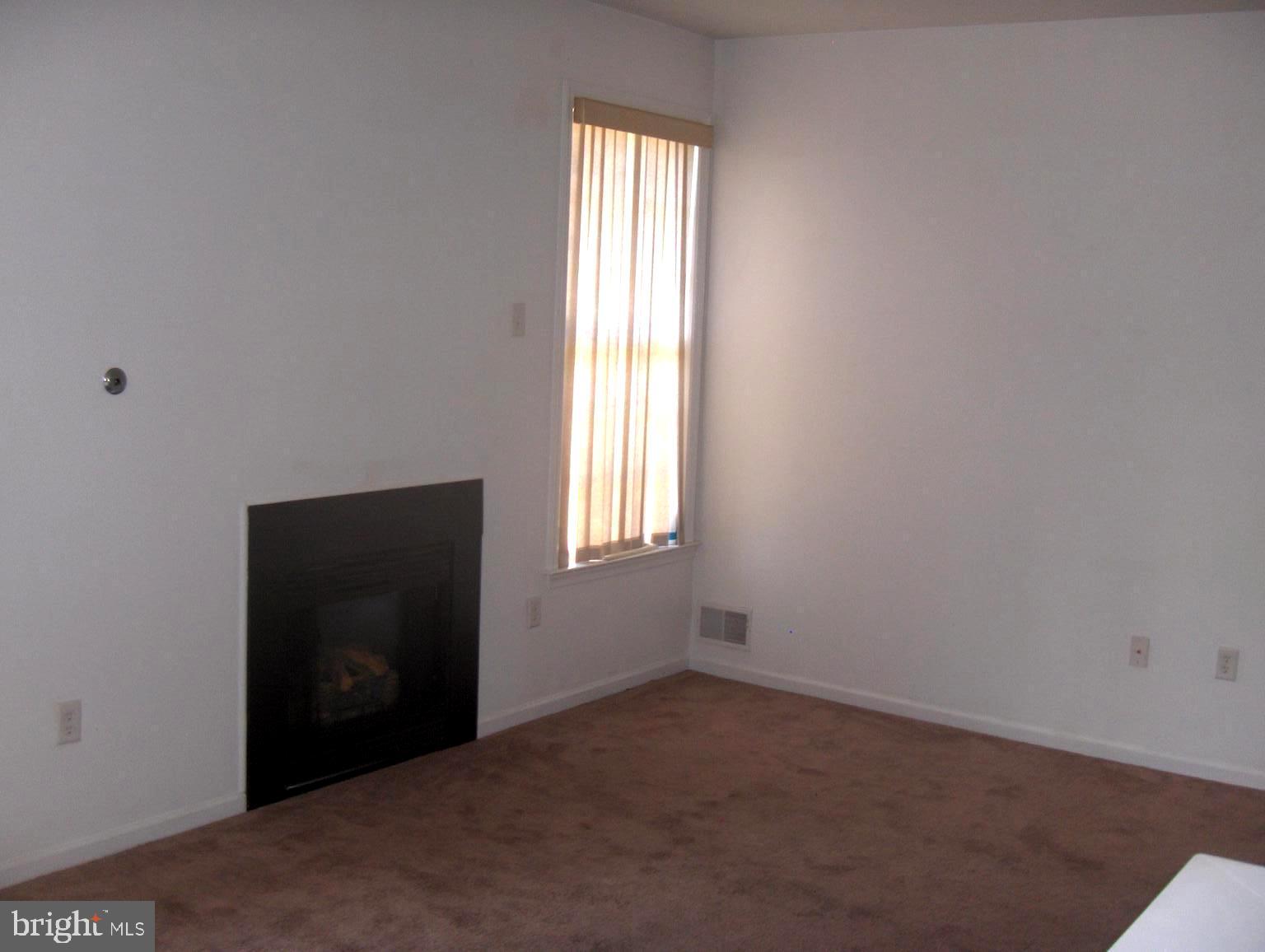 9 Tennyson Road Hightstown, NJ 08520 - Photo 6 of 42 living room