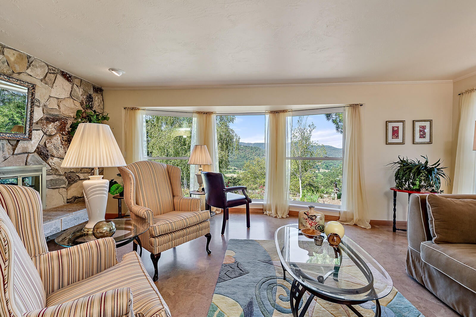 5196 Pioneer Road Medford, OR 97501 - Photo 7 of 94 Living room views are amazing!
