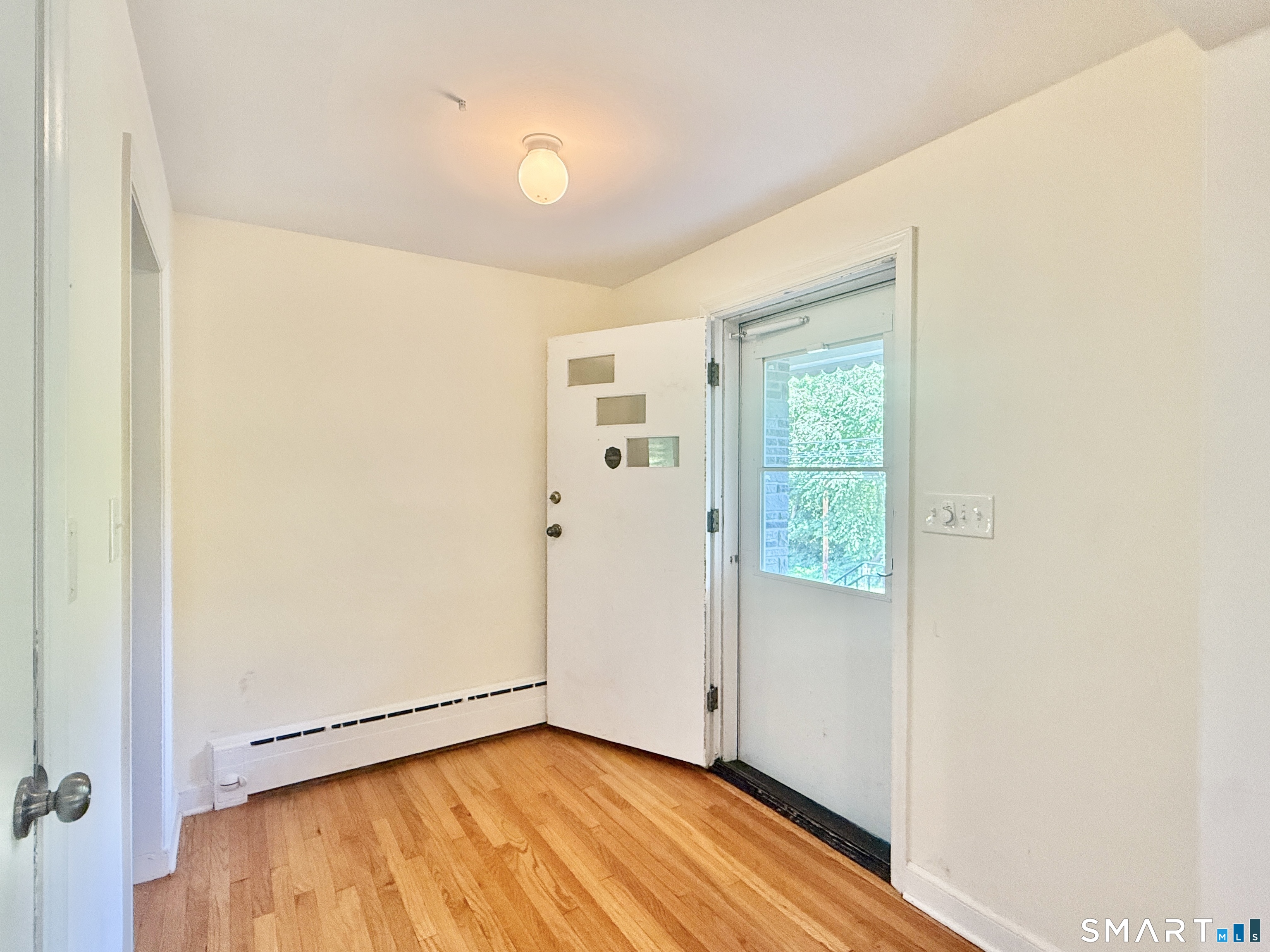 2326 Old Town Road Bridgeport, CT 06606 - Photo 6 of 33