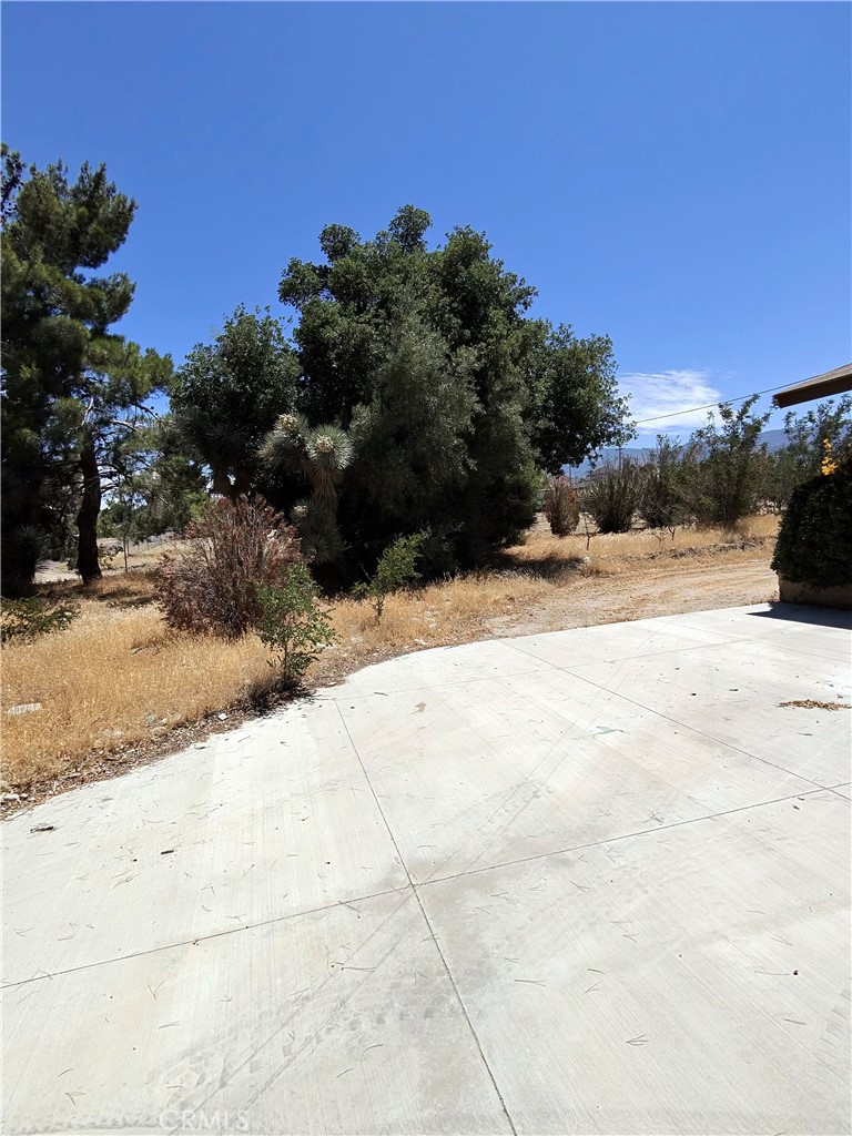 9640 Malpaso Road Phelan, CA 92371 - Photo 3 of 7