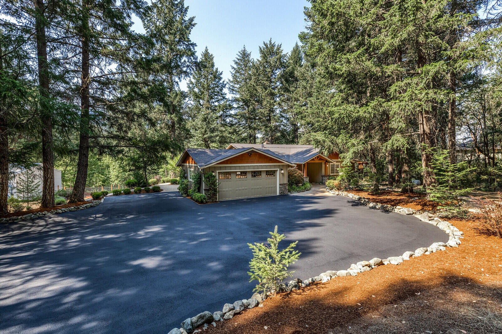 8769 North Applegate Road Grants Pass, OR 97527 - Photo 3 of 54 05_NA_5_mls