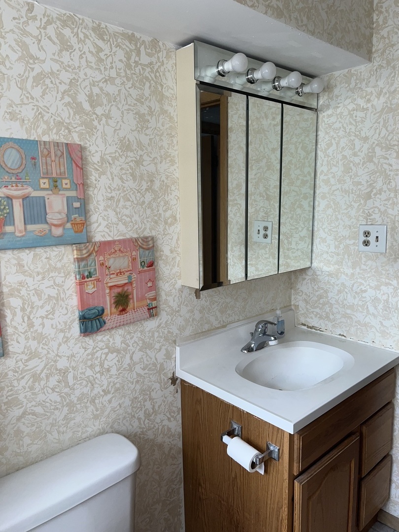 8739 South Roberts Road, Unit 2 Hickory Hills, IL 60457 - Photo 8 of 14