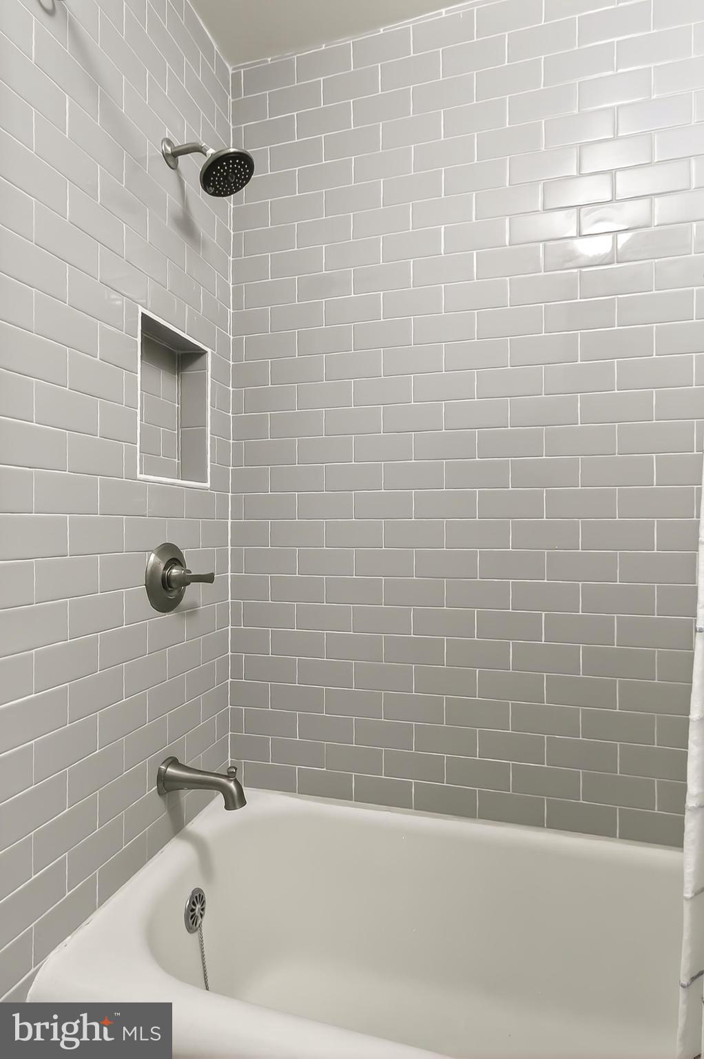 3600 Connecticut Avenue Northwest, Unit 105 Washington, DC 20008 - Photo 25 of 55 Stylish light grey subway tile bath surround