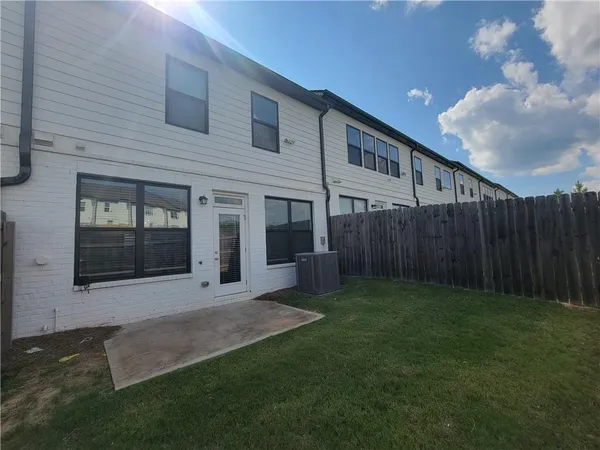 $2,100 | 116 Auburn Gate Lane, Auburn, GA 30011