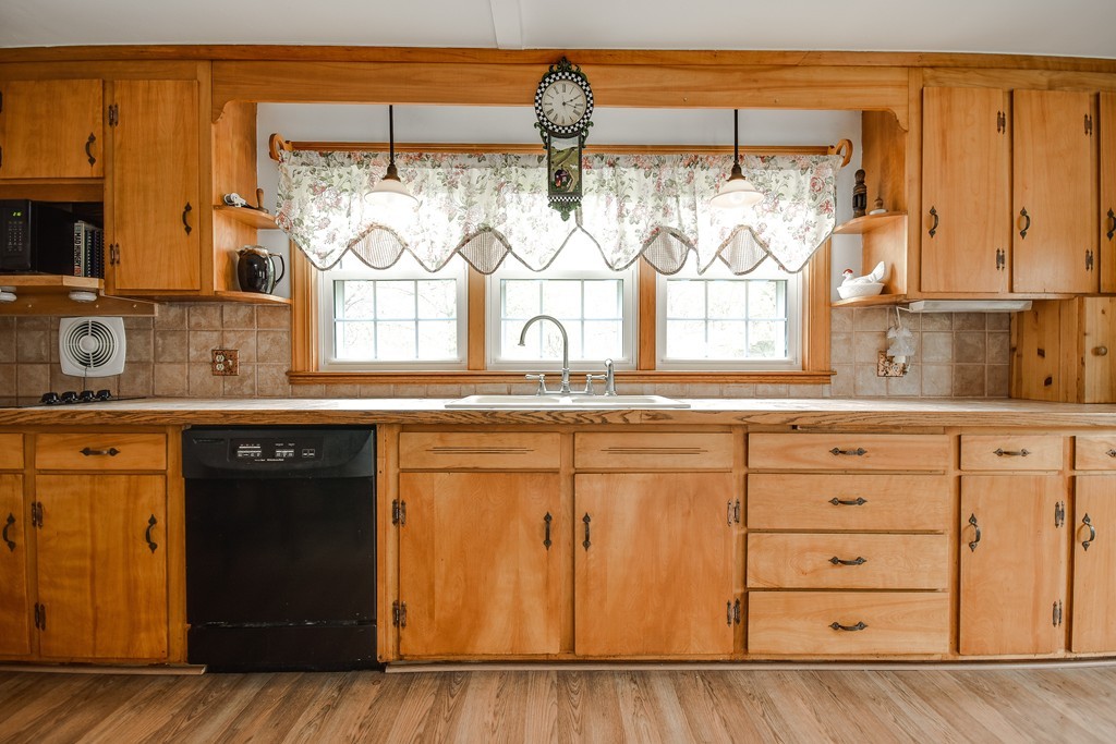 104 Fay Road Framingham, MA 01702 - Photo 9 of 30 Gallery Image 9