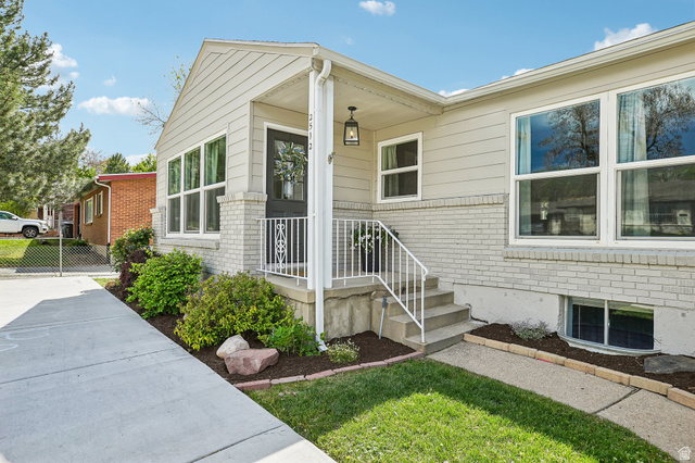 2512 South 150 West Bountiful, UT 84010 - Photo 3 of 53