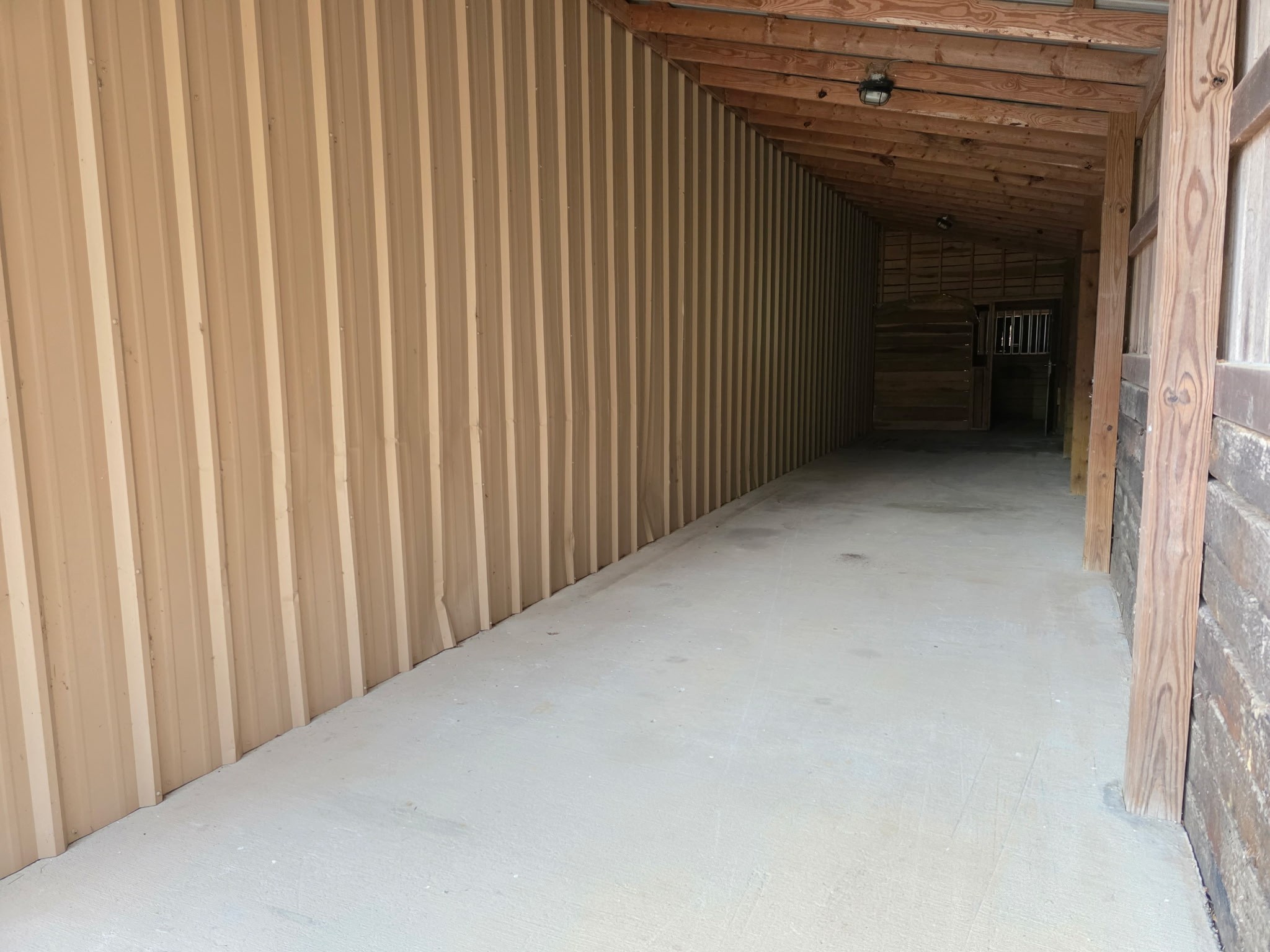 2886 Fly Road Santa Fe, TN 38482 - Photo 75 of 92 a view of a hallway