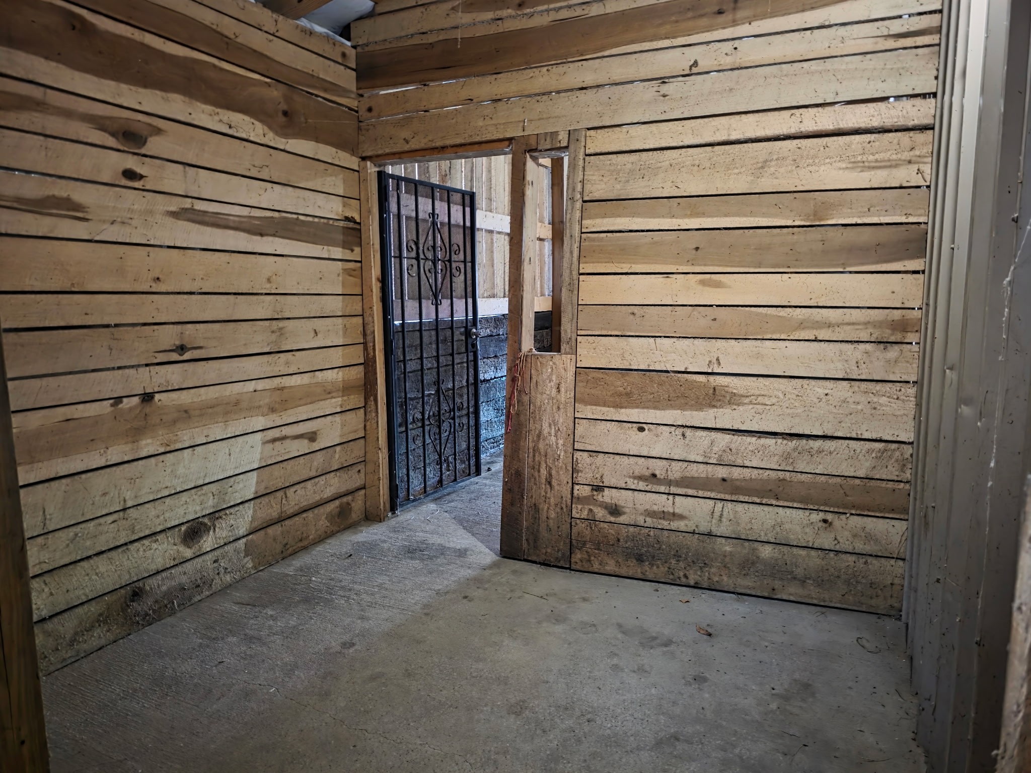 2886 Fly Road Santa Fe, TN 38482 - Photo 78 of 92 a view of walk in closet