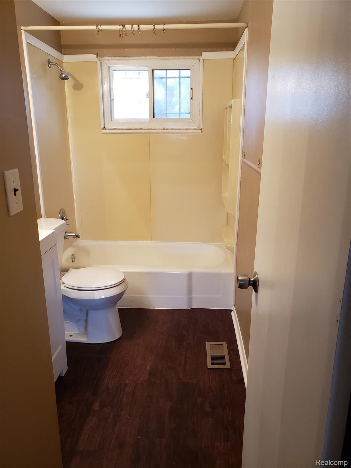 3124 Raskob Street Flint, MI 48504 - Photo 5 of 5 20190401_093334 (1) (2).jpg