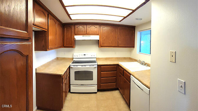 2957 Harbor Boulevard, Unit 110 Oxnard, CA 93035 - Photo 6 of 13 Kitchen_553