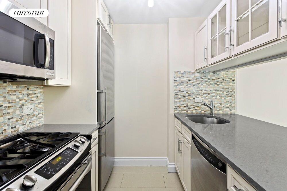 380 Rector Place, Unit 4L Manhattan, NY 10280 - Photo 1 of 8