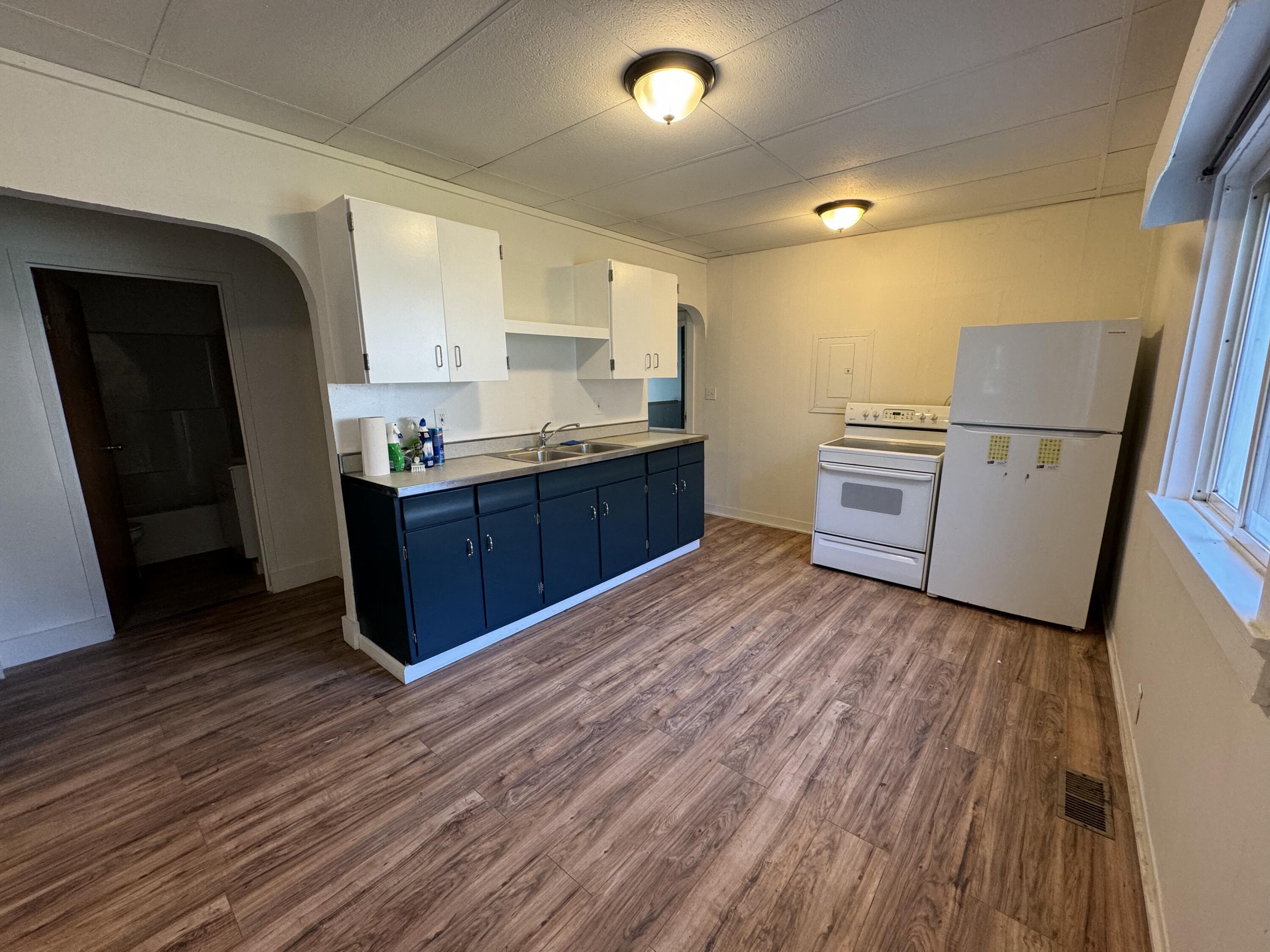 800 Brickyard Road Manistee, MI 49660 - Photo 2 of 11 Kitchen open to living area