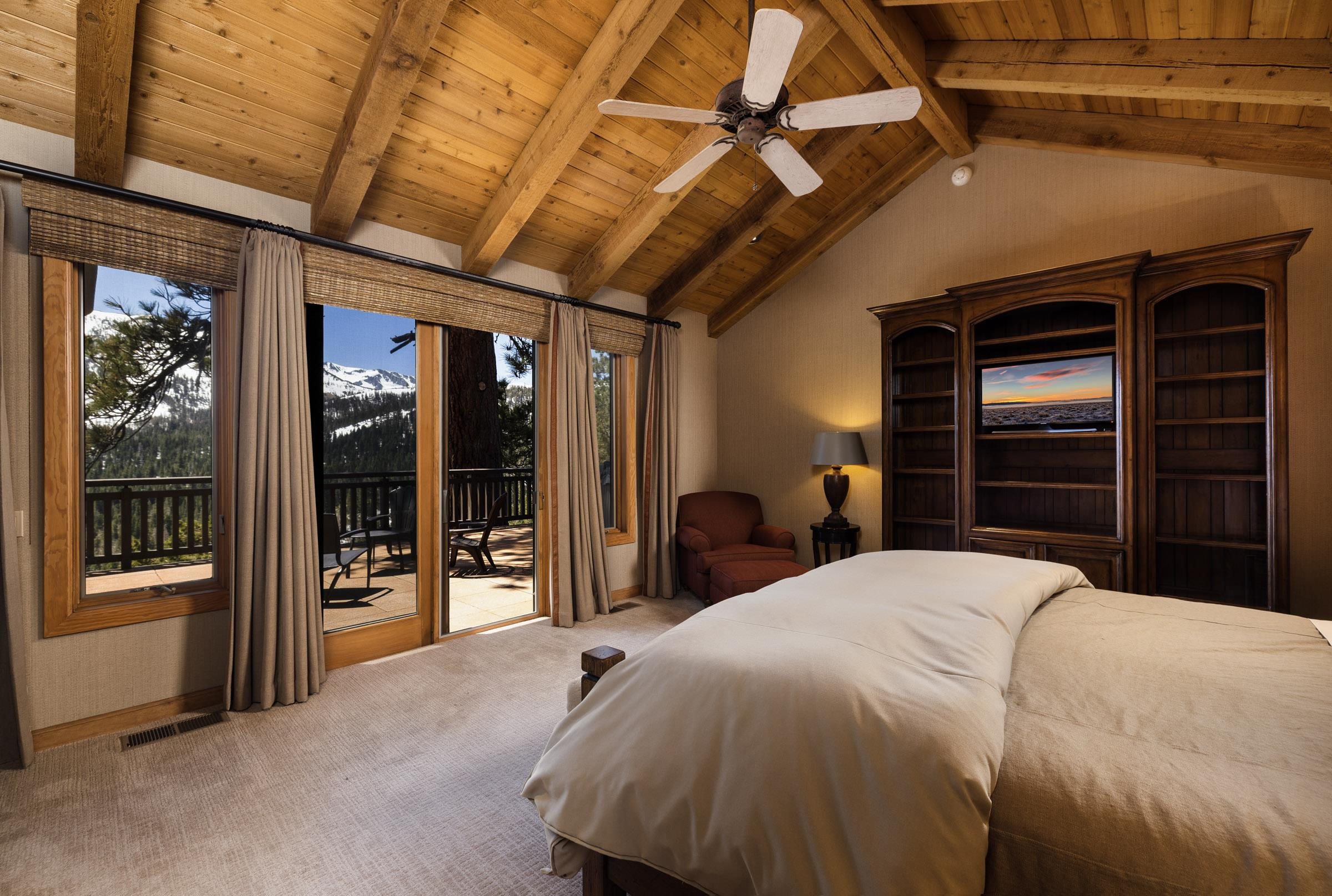 285 Juniper Road Mammoth Lakes, CA 93546 - Photo 16 of 38 a bed sitting in a bedroom next to a window