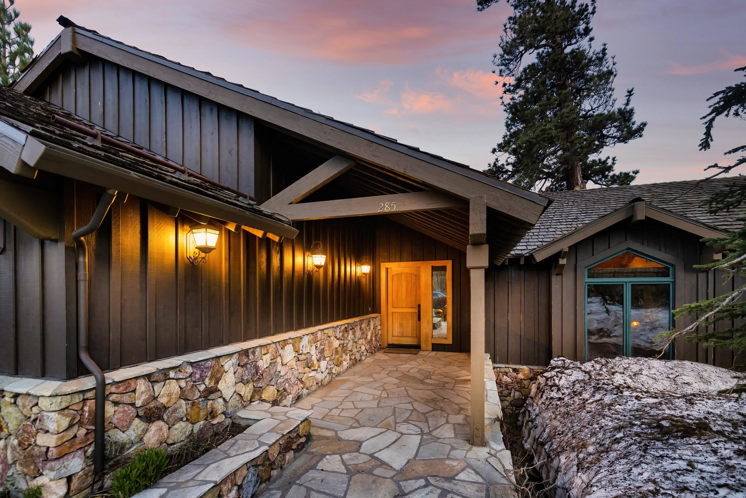 285 Juniper Road Mammoth Lakes, CA 93546 - Photo 2 of 38