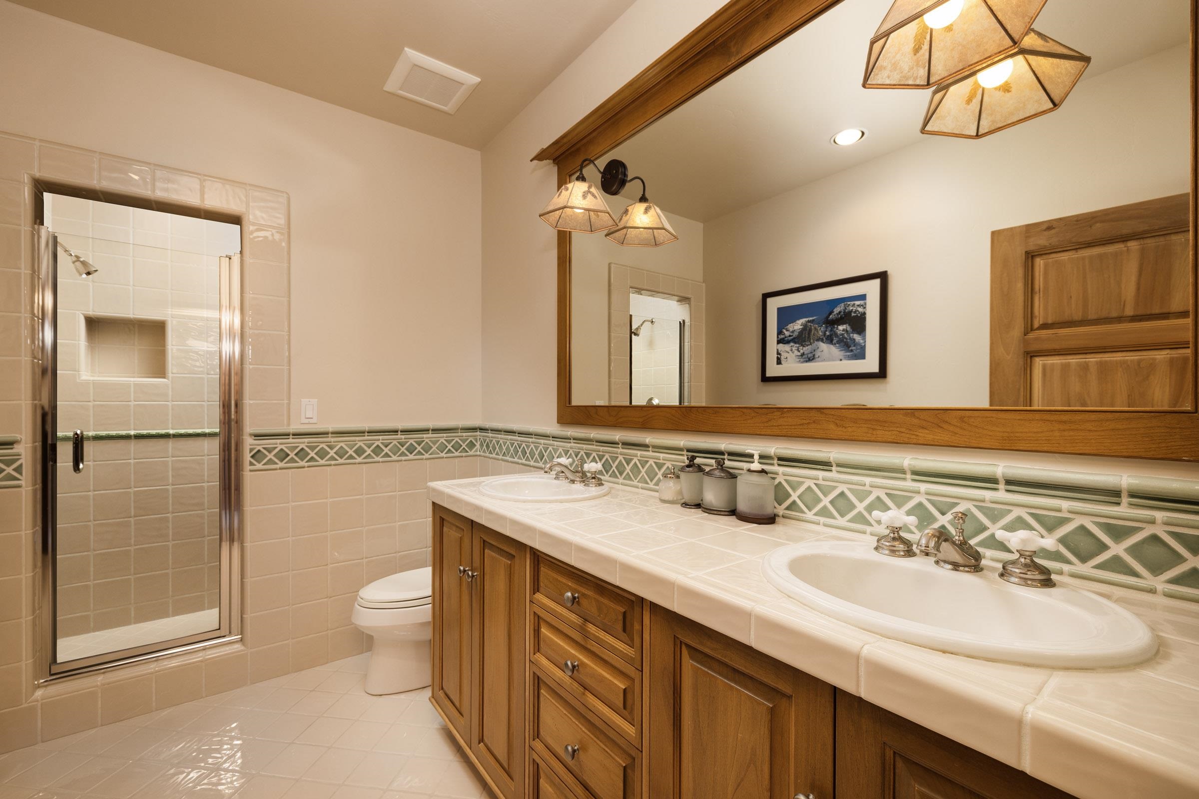 285 Juniper Road Mammoth Lakes, CA 93546 - Photo 25 of 38 a bathroom with a sink a toilet and shower