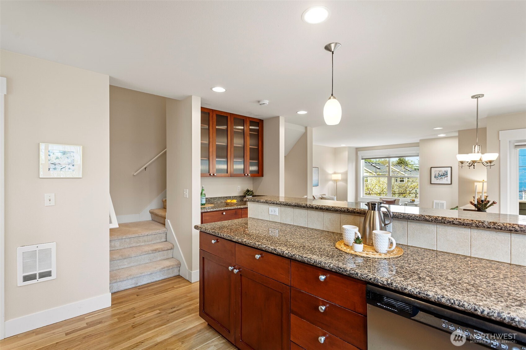 9501 Interlake Avenue North Seattle, WA 98103 - Photo 13 of 36