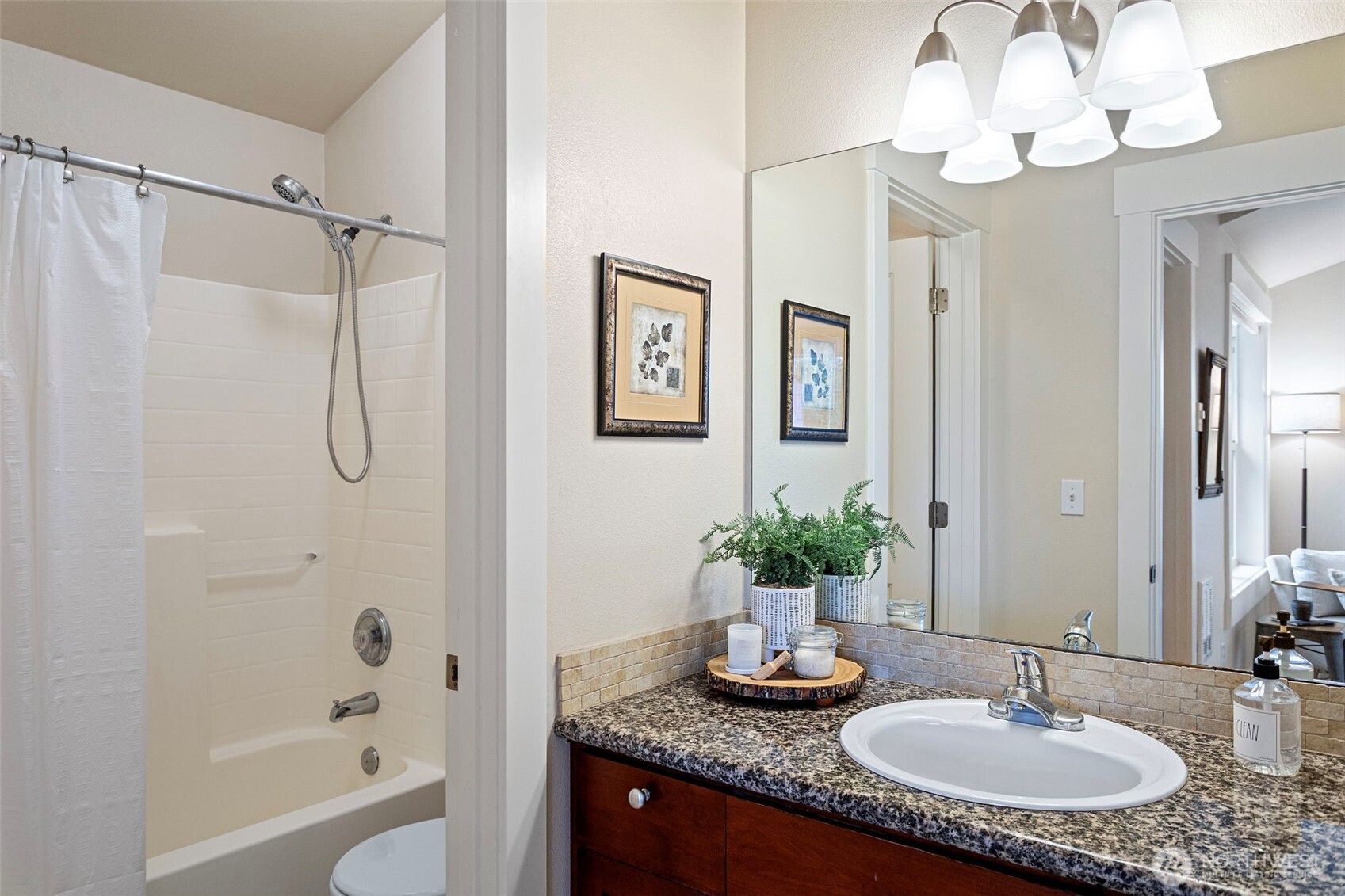 9501 Interlake Avenue North Seattle, WA 98103 - Photo 20 of 36