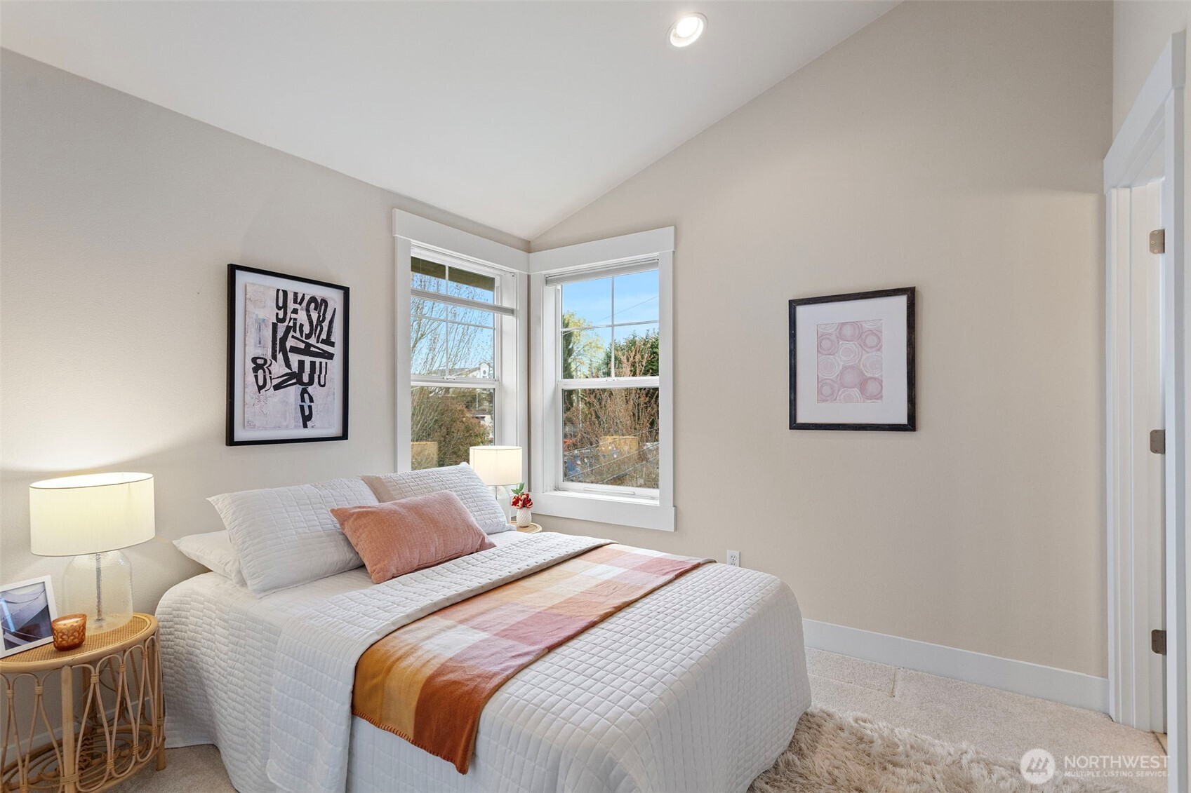 9501 Interlake Avenue North Seattle, WA 98103 - Photo 23 of 36