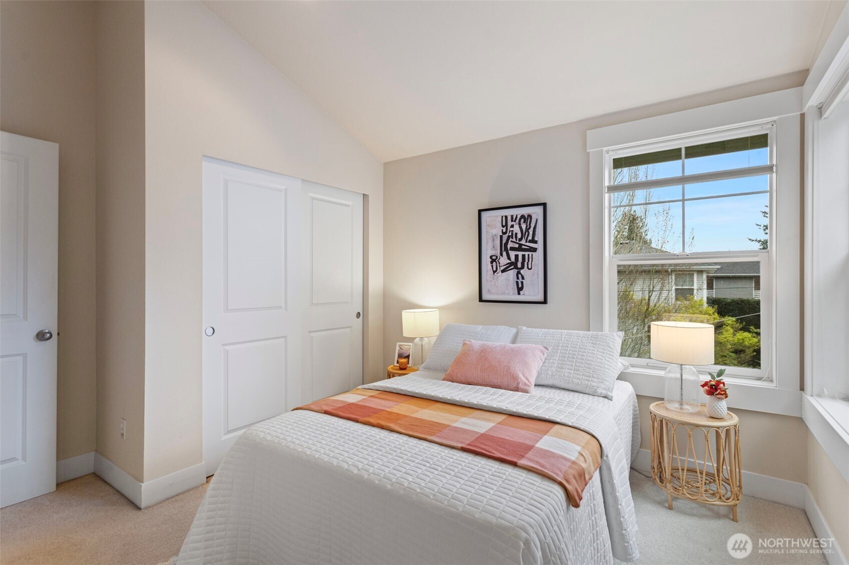 9501 Interlake Avenue North Seattle, WA 98103 - Photo 24 of 36
