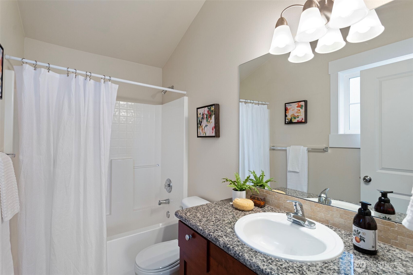 9501 Interlake Avenue North Seattle, WA 98103 - Photo 26 of 36