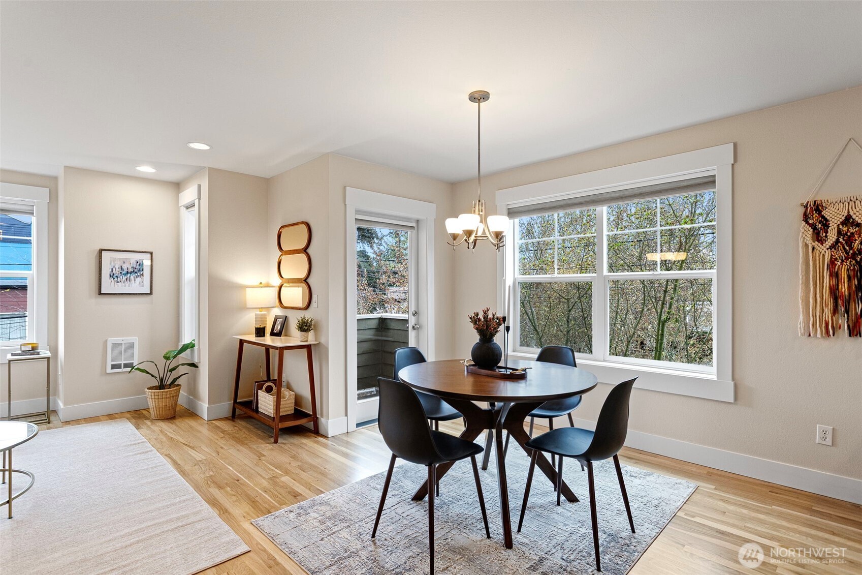 9501 Interlake Avenue North Seattle, WA 98103 - Photo 8 of 36